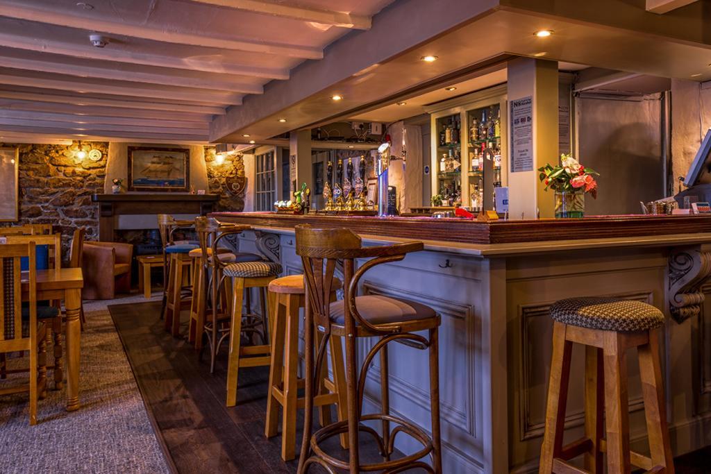 Kings Arms Hotel Пензанс Екстериор снимка